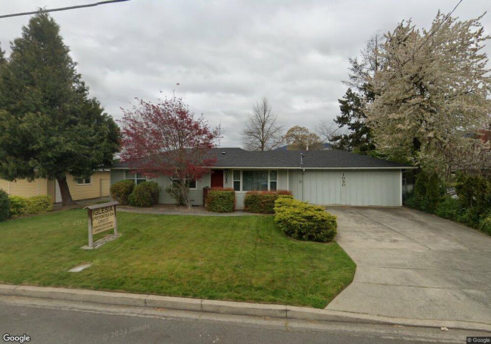 1050 SE N St, Grants Pass, OR 97526 - photo 1