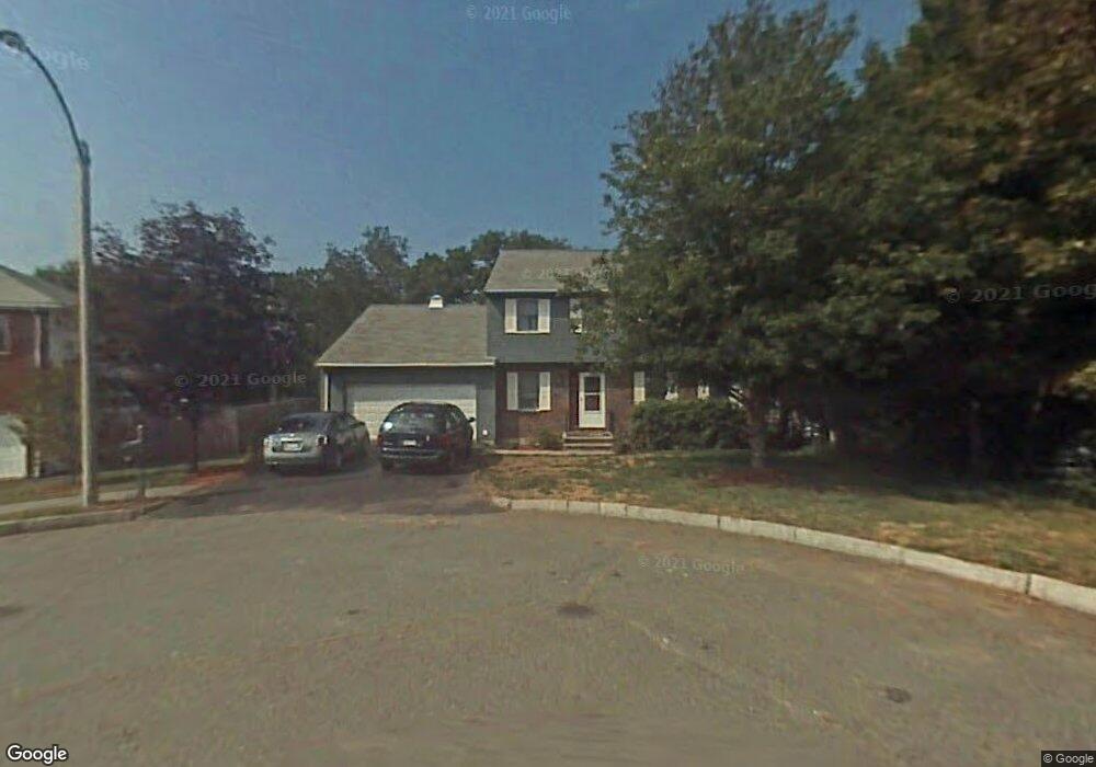 1 Thomas Cir, Stoneham, MA 02180 - photo 1