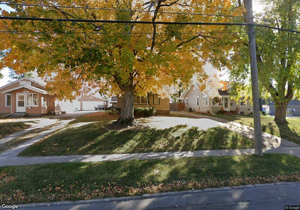 705 N 4th Ave E, Newton, IA 50208 - photo 1