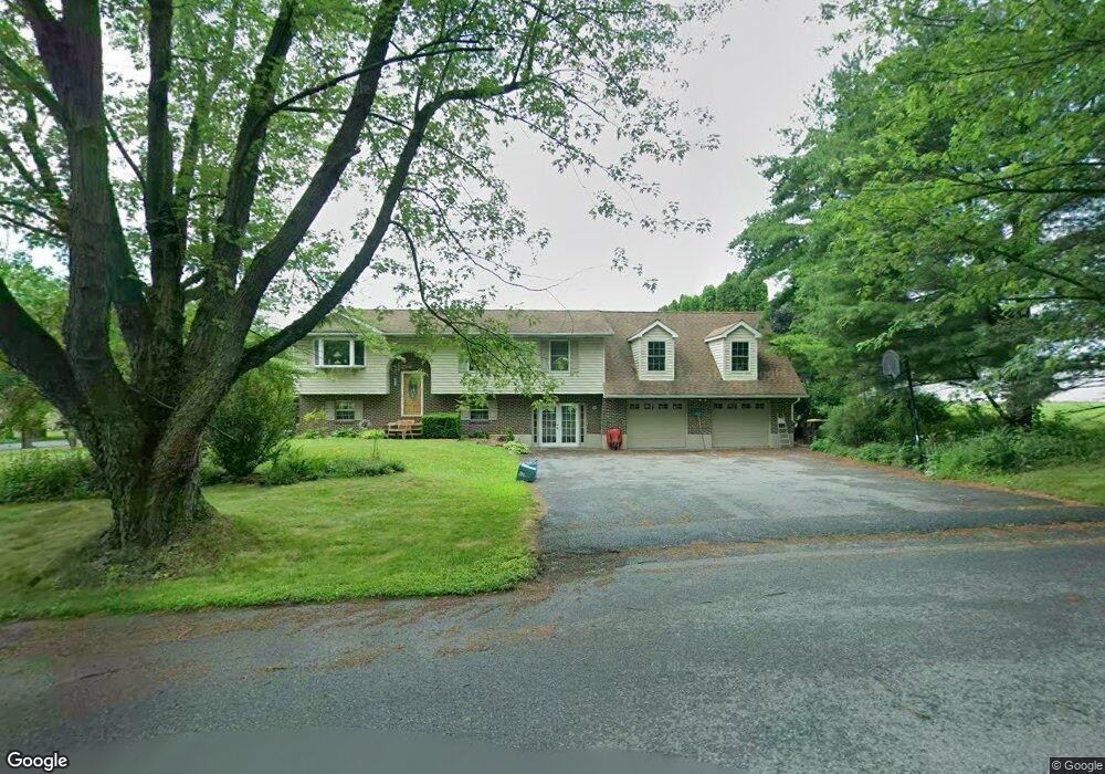 2401 Carriage Dr, Bath, PA 18014 - photo 1