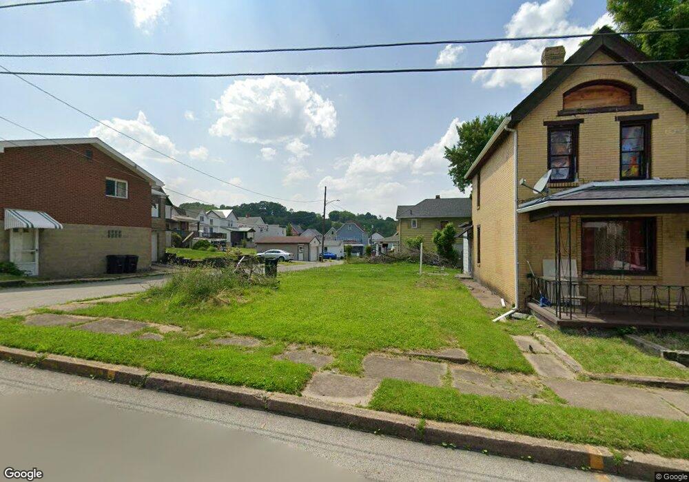 714 Irving St, Vandergrift, PA 15690 - photo 1