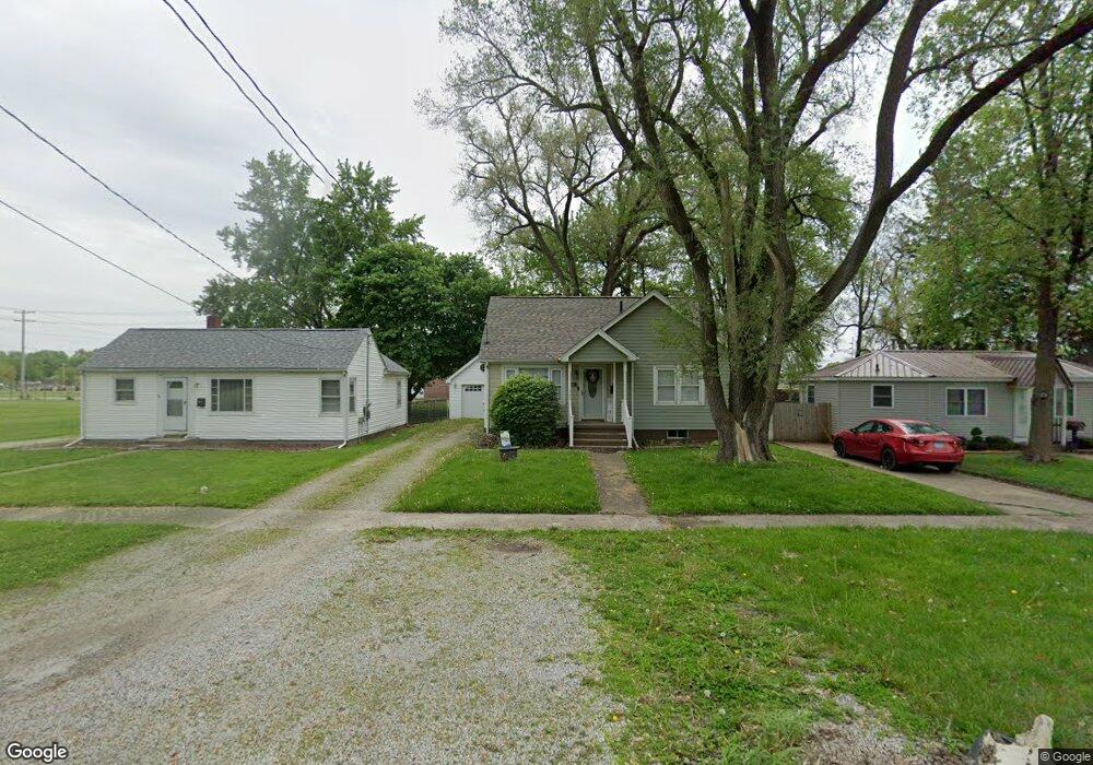 904 S 13th St, Mattoon, IL 61938 - photo 1