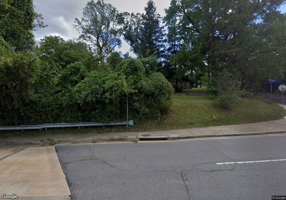 6917 Haycock Rd, Falls Church, VA 22043 - photo 1