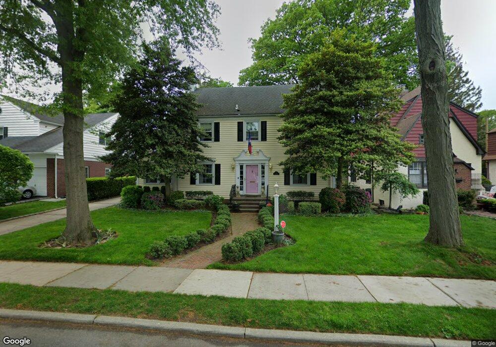 4 Brixton Rd, Garden City, NY 11530 - photo 1