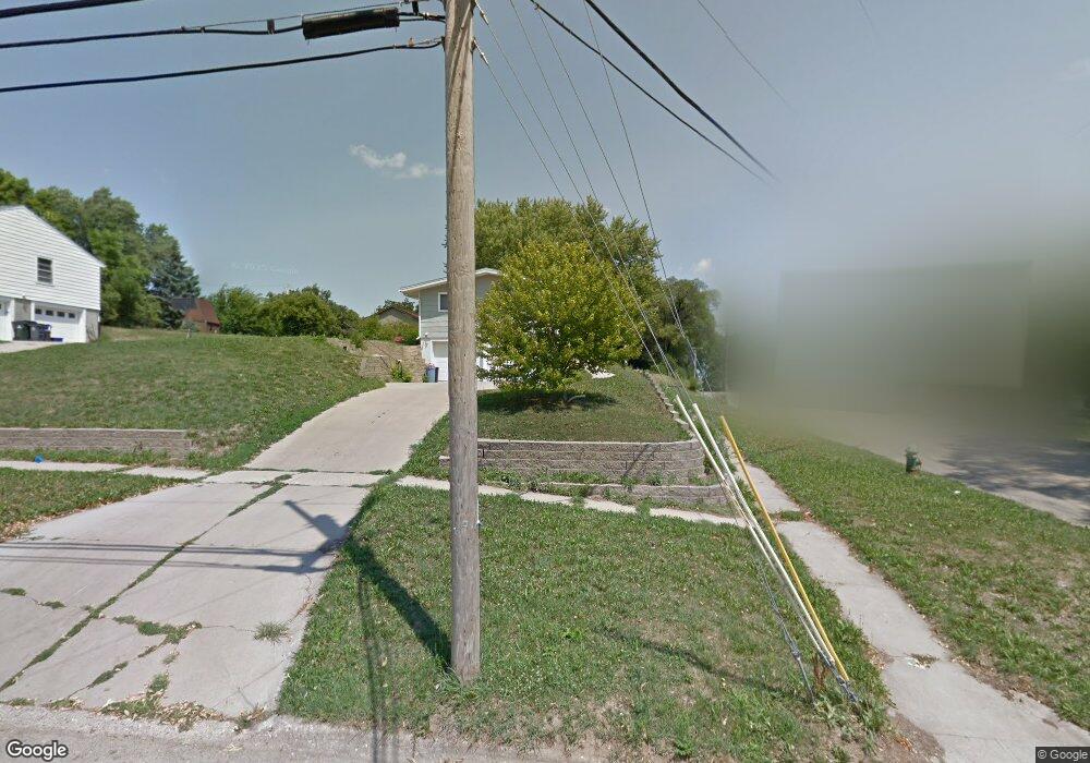 1607 20th St NW, Cedar Rapids, IA 52405 - photo 1