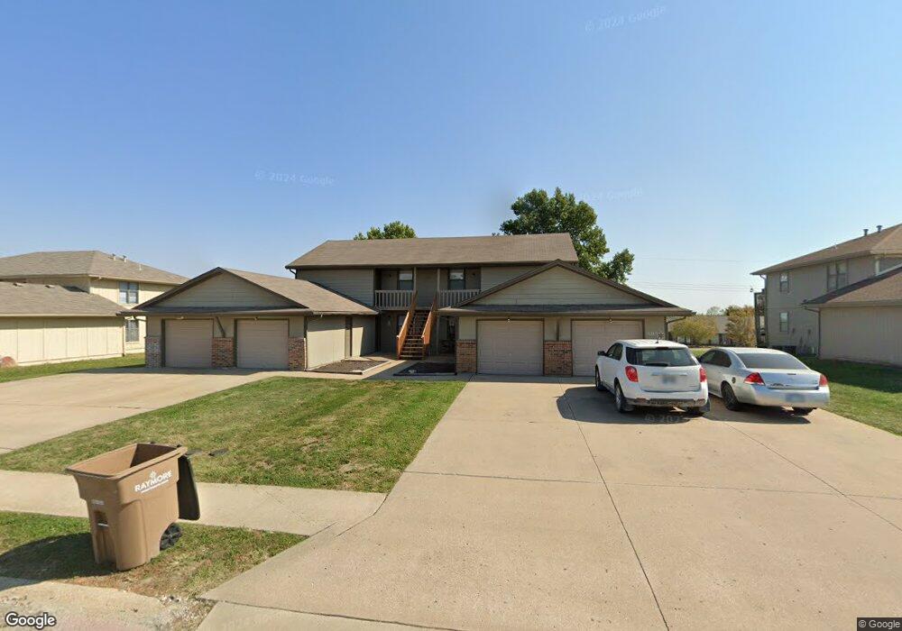 515 Sky Vue Dr, Raymore, MO 64083 - photo 1