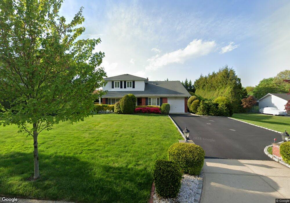 16 Candy Ln, ComMacK, NY 11725 - photo 1