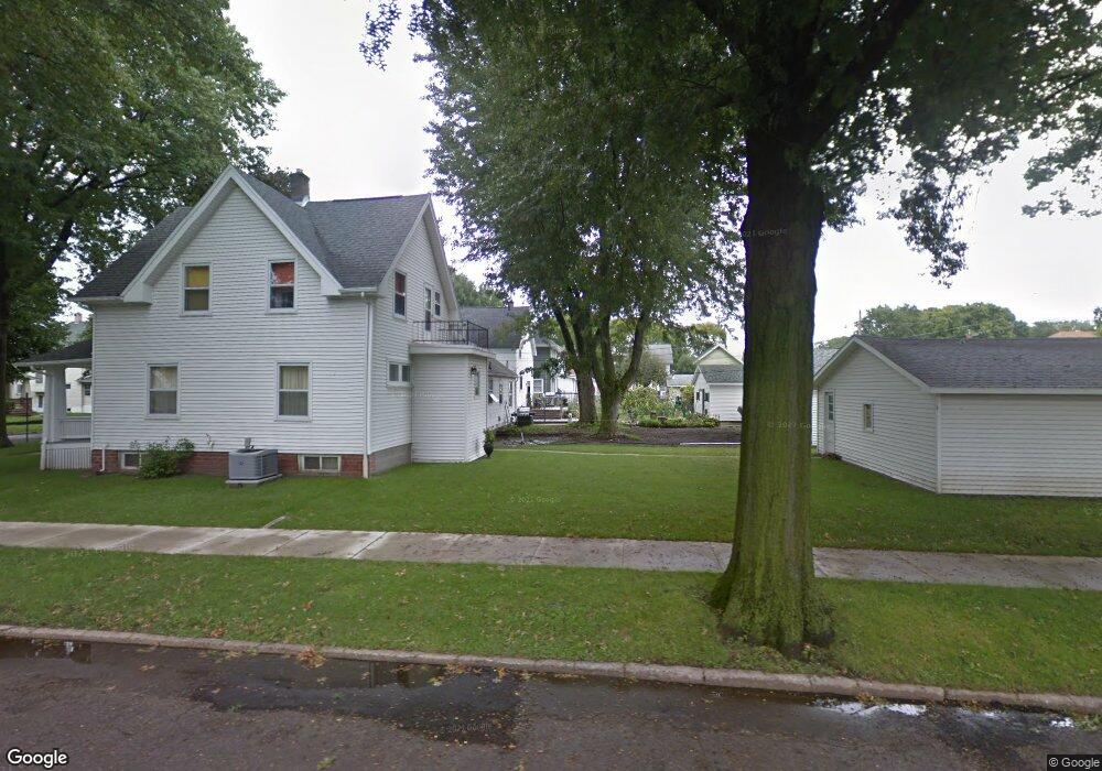 911 G Ave NW, Cedar Rapids, IA 52405 - photo 1