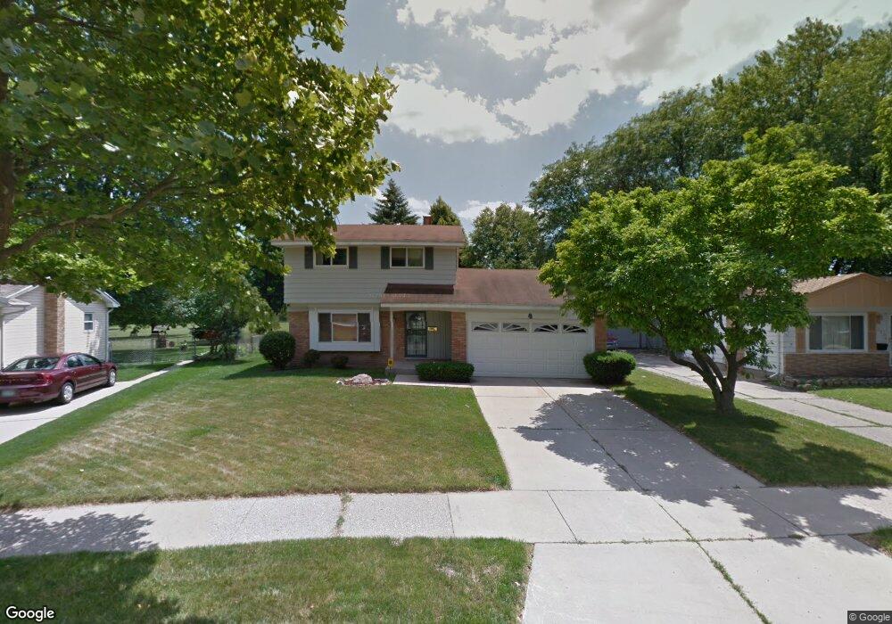 3629 Lochmoor Dr, Lansing, MI 48911 - photo 1