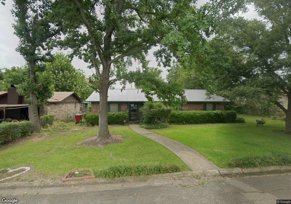 610 E Victor St, Hugo, OK 74743 - photo 1