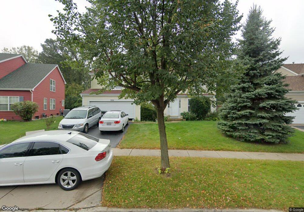 930 Cortney Dr, Carpentersville, IL 60110 - photo 1