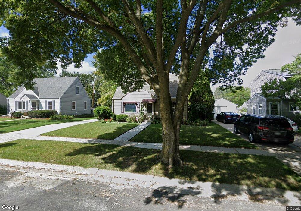 W165N8555 Dardis Ave, Menomonee Falls, WI 53051 - photo 1