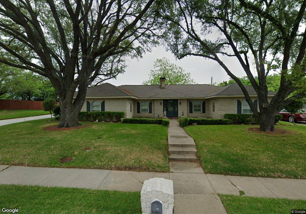 1300 Mount Vernon St, Ennis, TX 75119 - photo 1