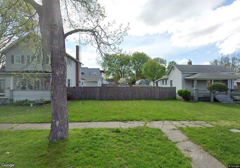 828 N Kankakee St, Lincoln, IL 62656 - photo 1