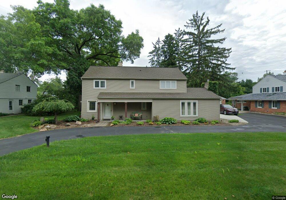 7541 Honeysuckle Rd, West Bloomfield, MI 48324 - photo 1