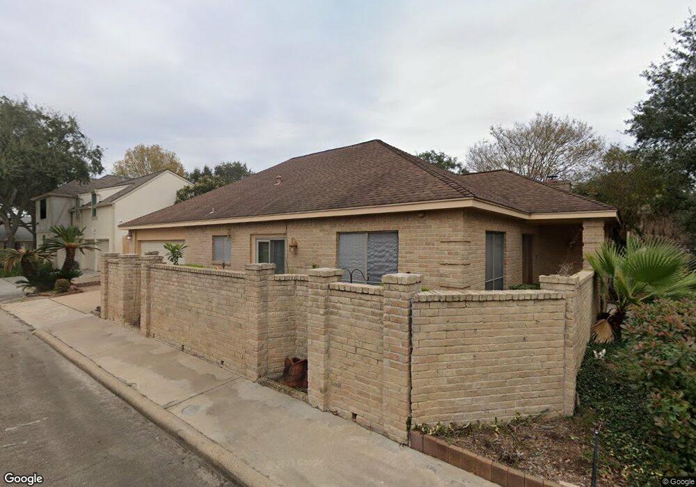 10326 Piping Rock Ln, Houston, TX 77042 - photo 1