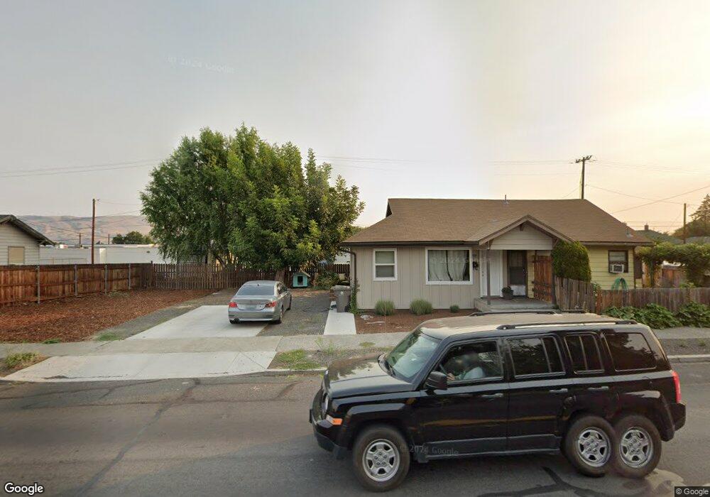 501 W 10th St, the Dalles, OR 97058 - photo 1