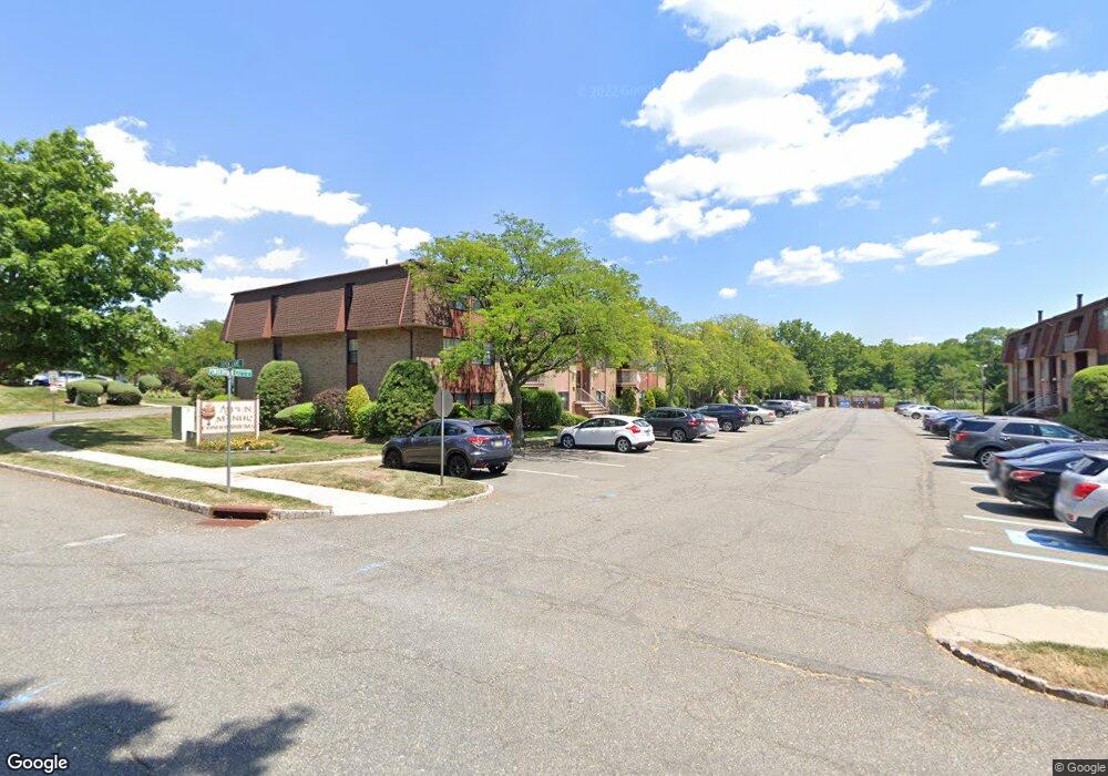 34 Powderhorn Ct, Woodbridge, NJ 07095 - photo 1