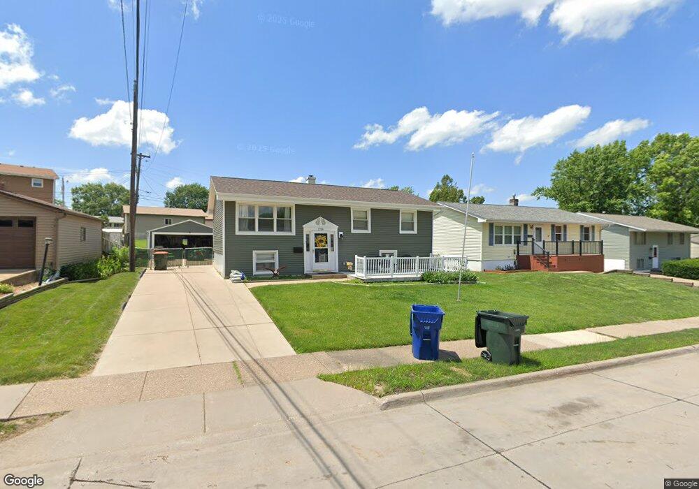 2714 N Pine St, Davenport, IA 52804 - photo 1