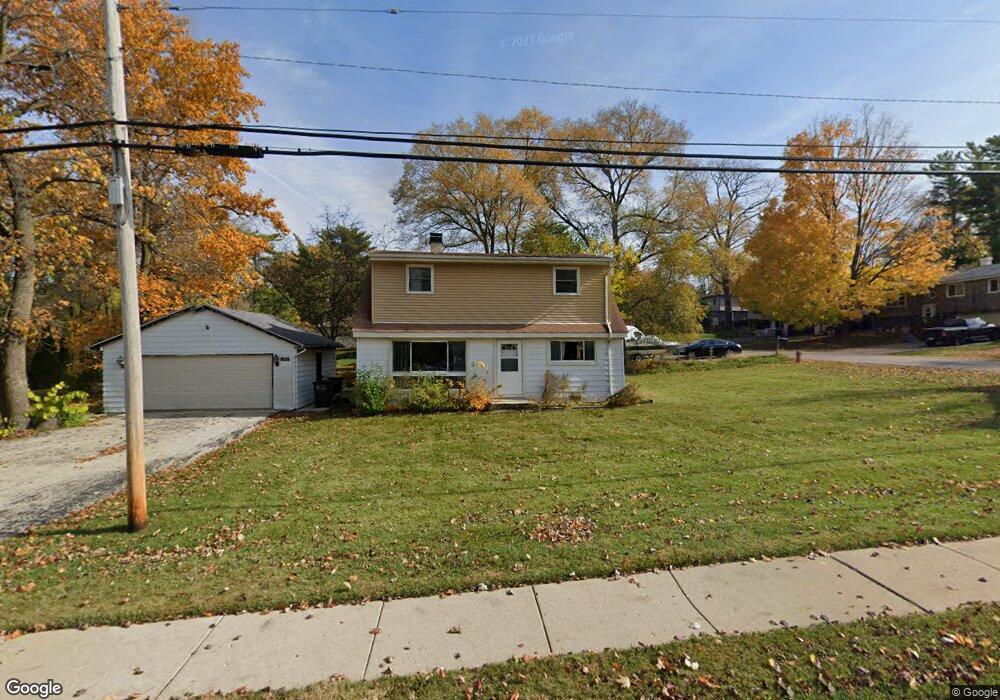 402 Crystal Lake Rd, Lake In the Hills, IL 60156 - photo 1