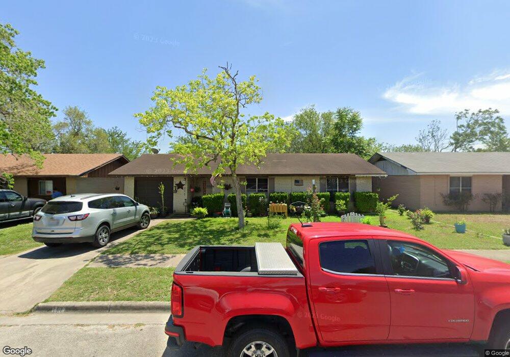 1406 Fairview Dr, Beeville, TX 78102 - photo 1