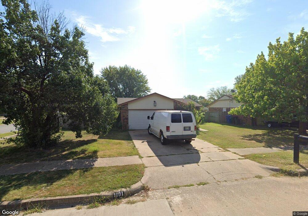1101 S Gum Ave, Broken Arrow, OK 74012 - photo 1