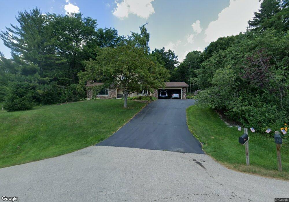 N51W27550 Lettie Ln, Pewaukee, WI 53072 - photo 1