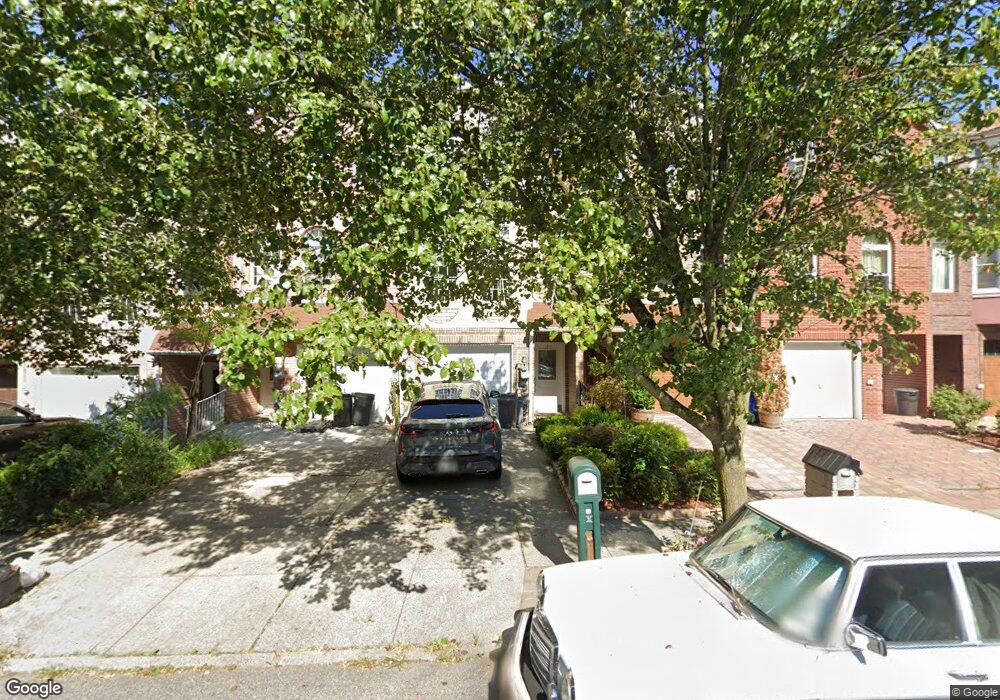 196 Wellington Ct, Staten Island, NY 10314 - photo 1