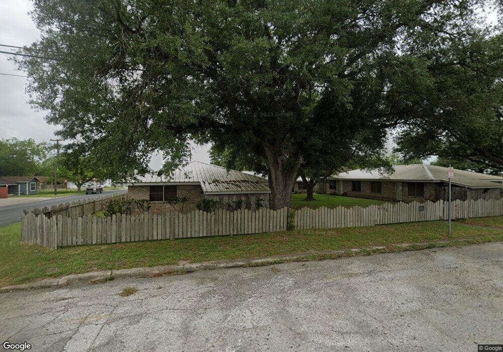 1401 N Washington St, Beeville, TX 78102 - photo 1
