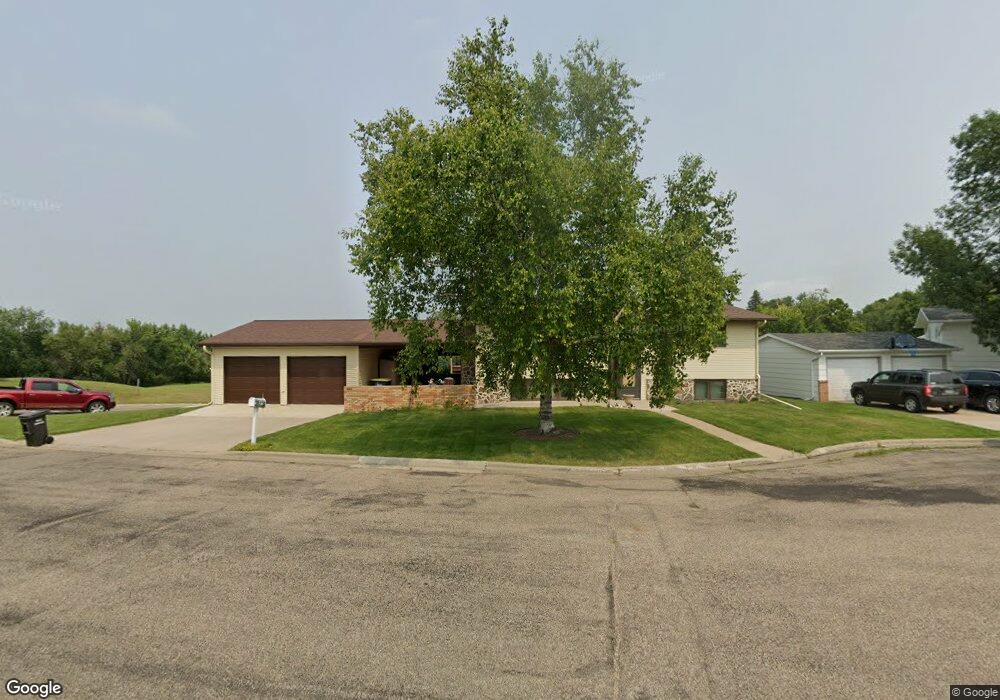 1511 Skyline Ln, Jamestown, ND 58401 - photo 1