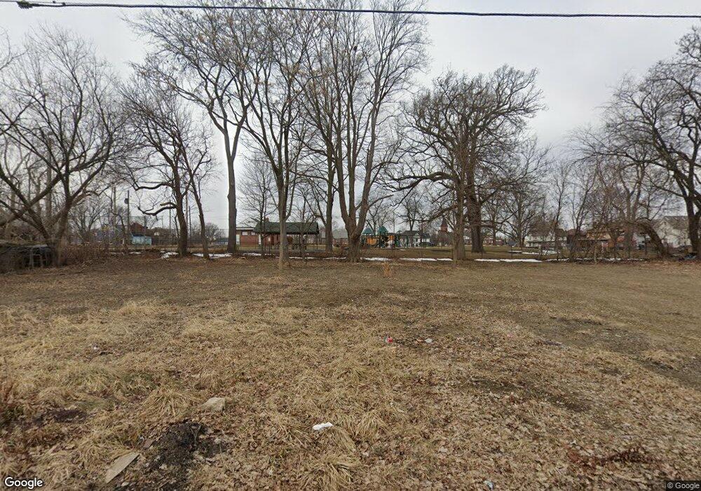 318 Sylvan Ct, Flint, MI 48502 - photo 1