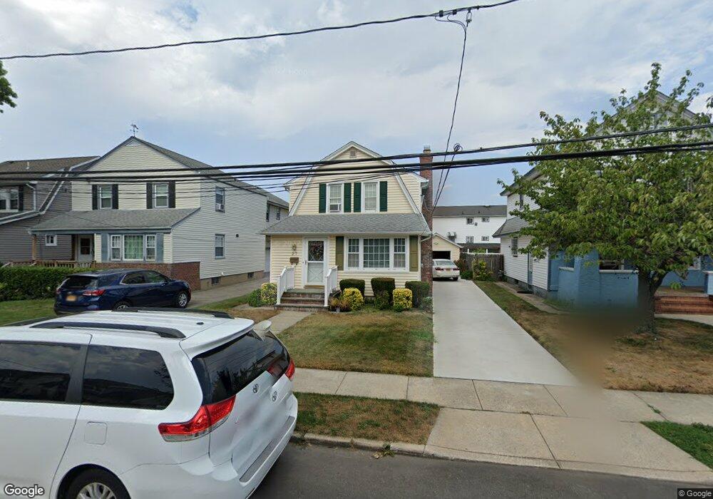 27 Malden Ave, Lynbrook, NY 11563 - photo 1