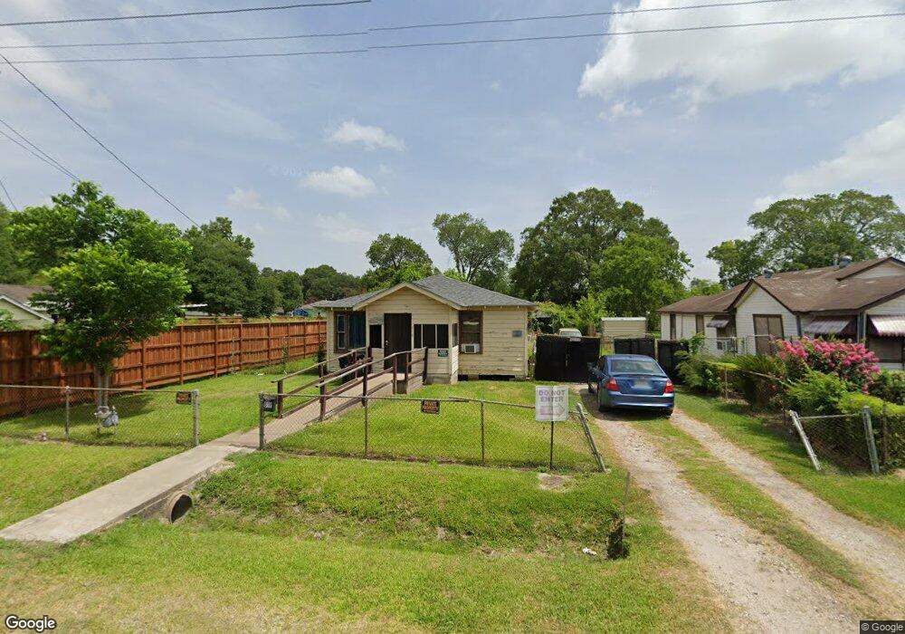 818 W Rittenhouse Rd, Houston, TX 77091 - photo 1