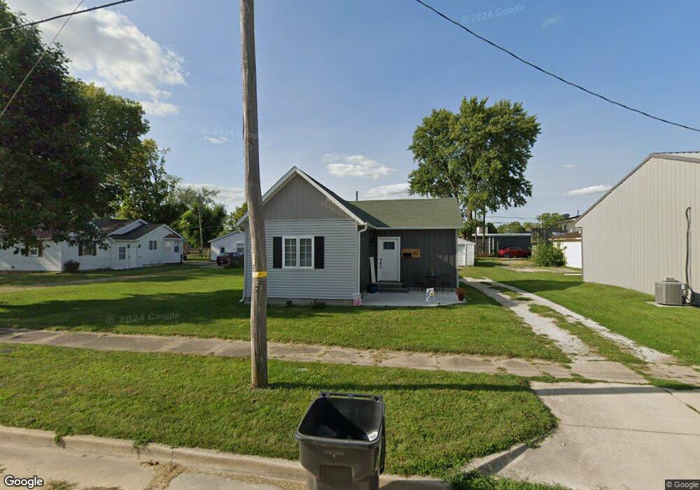 102 W Ficklin St, Tuscola, IL 61953 - photo 1