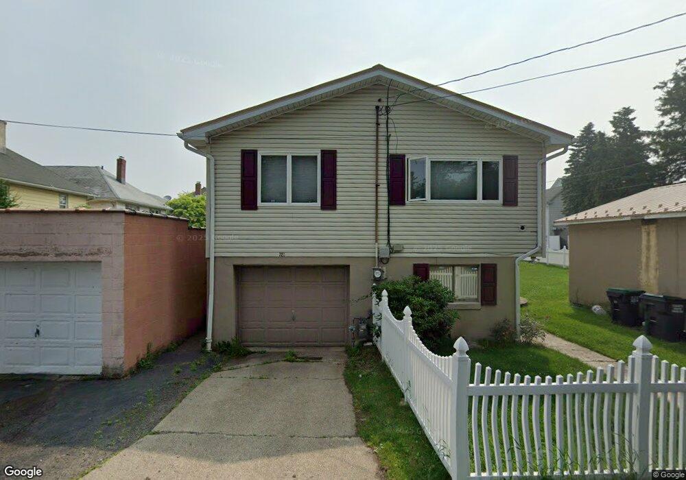729 Hanover Ct, Hazleton, PA 18201 - photo 1