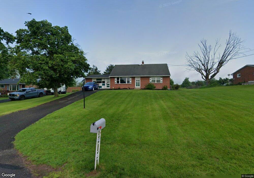 1553 Lakeside Rd, Pennsburg, PA 18073 - photo 1