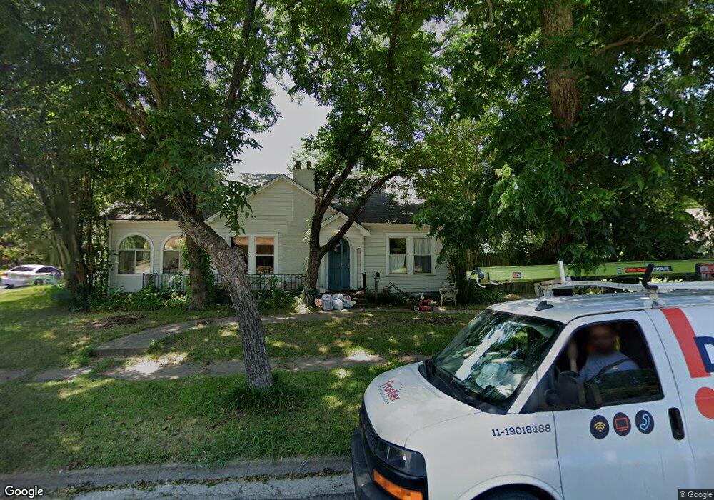 301 W 10th St, Bonham, TX 75418 - photo 1