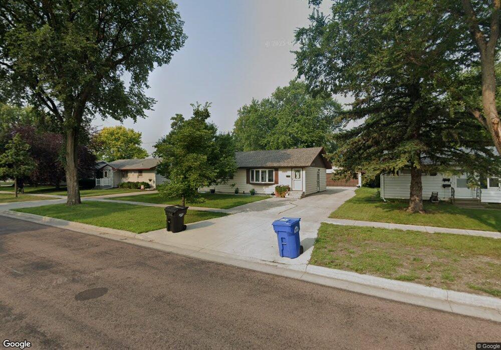 1910 10th St N, Fargo, ND 58102 - photo 1