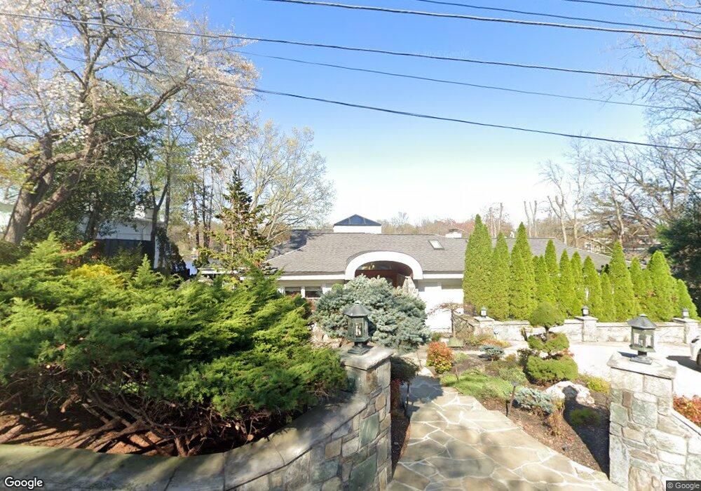 6216 Lakeview Dr, Falls Church, VA 22041 - photo 1