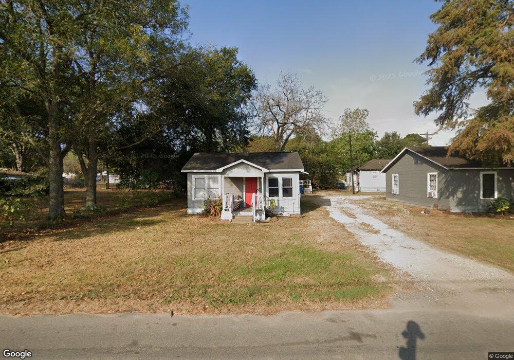 611 Walnut St, Waller, TX 77484 - photo 1