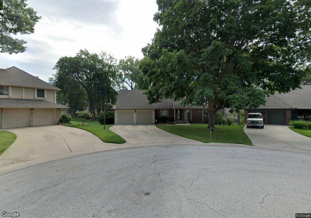 6913 Parkhill Ct, Shawnee, KS 66216 - photo 1