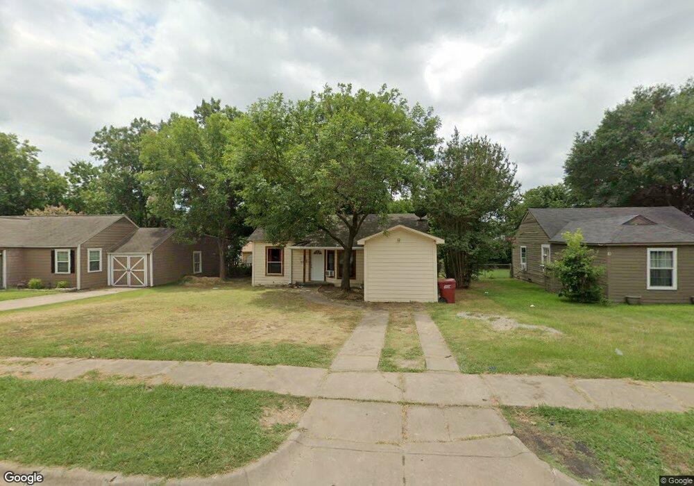 208 E Evans Ave, Bonham, TX 75418 - photo 1