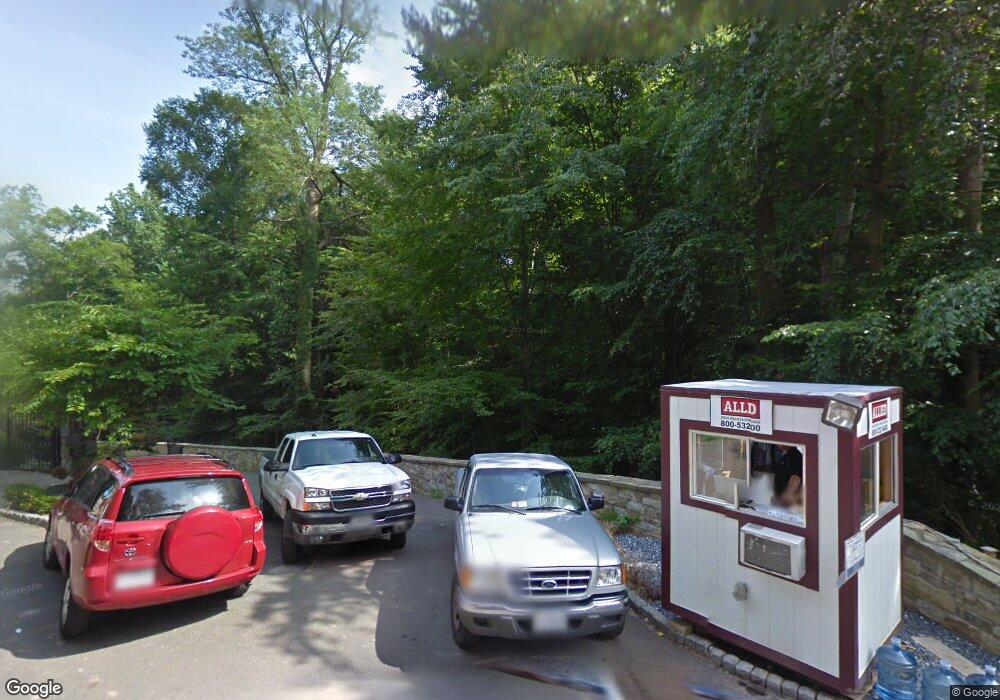 1019 Crest Ln, McLean, VA 22101 - photo 1