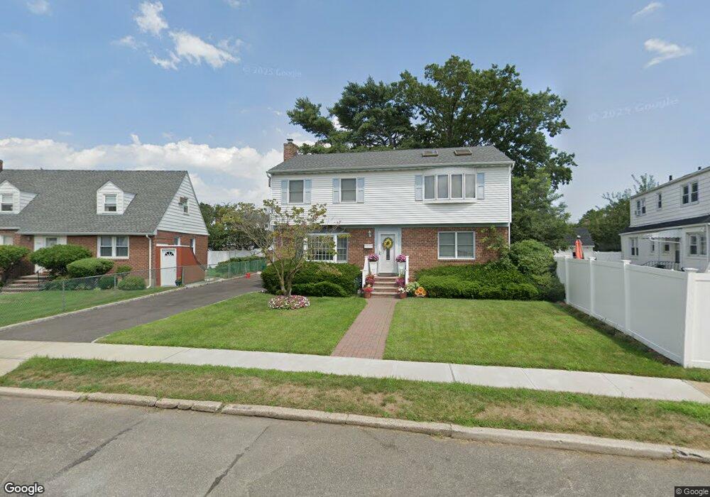 729 Ascan Rd, Franklin Square, NY 11010 - photo 1