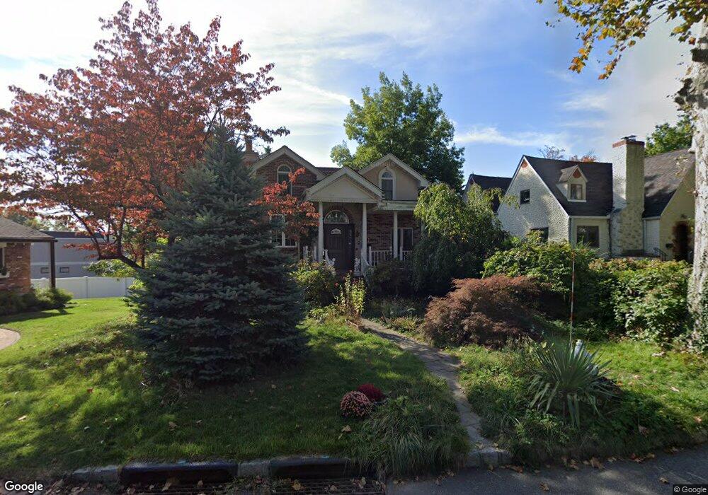 18 Avalon Rd, Great Neck, NY 11021 - photo 1