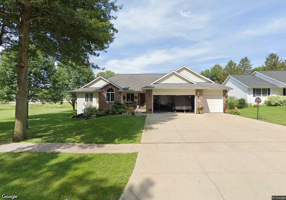 2730 31st St SW, Cedar Rapids, IA 52404 - photo 1