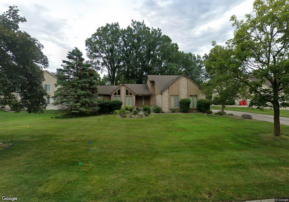 4932 W Pond Cir, West Bloomfield, MI 48323 - photo 1