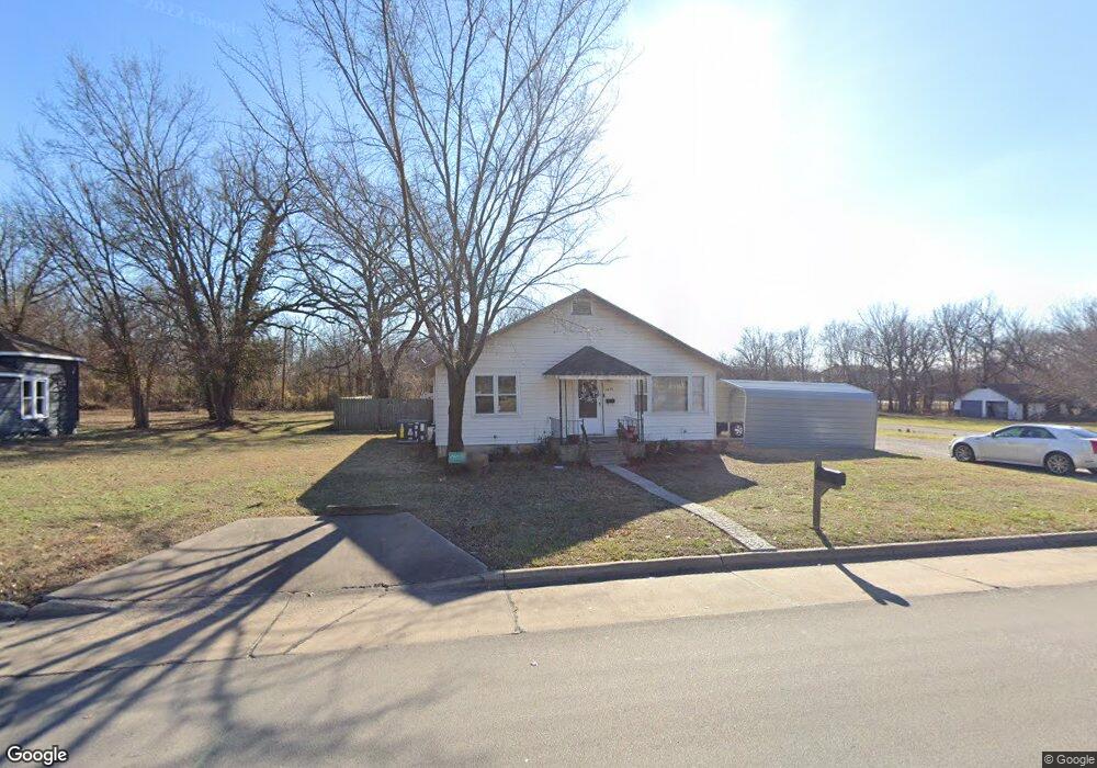 1930 Appleton Ave, Parsons, KS 67357 - photo 1