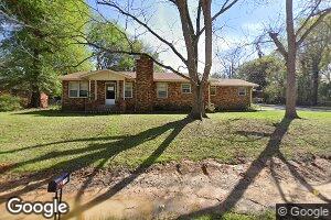 402 Indian Creek Dr, Palestine, TX 75801