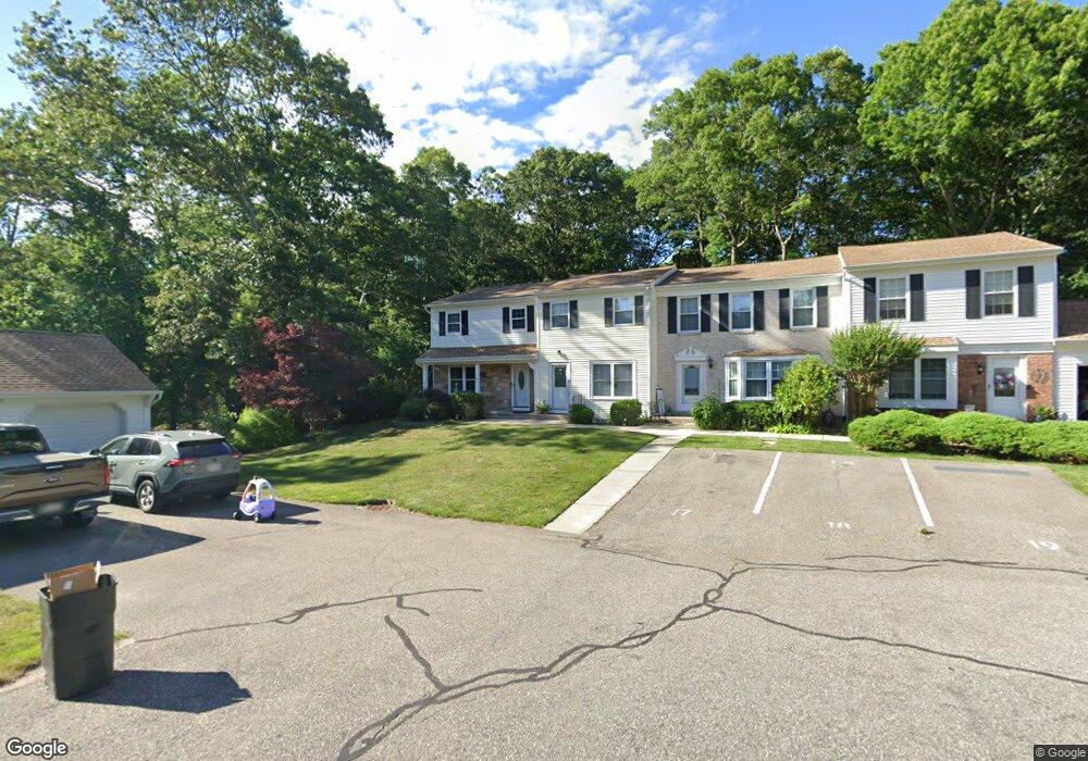 17 Thornton Commons, Yaphank, NY 11980 - photo 1